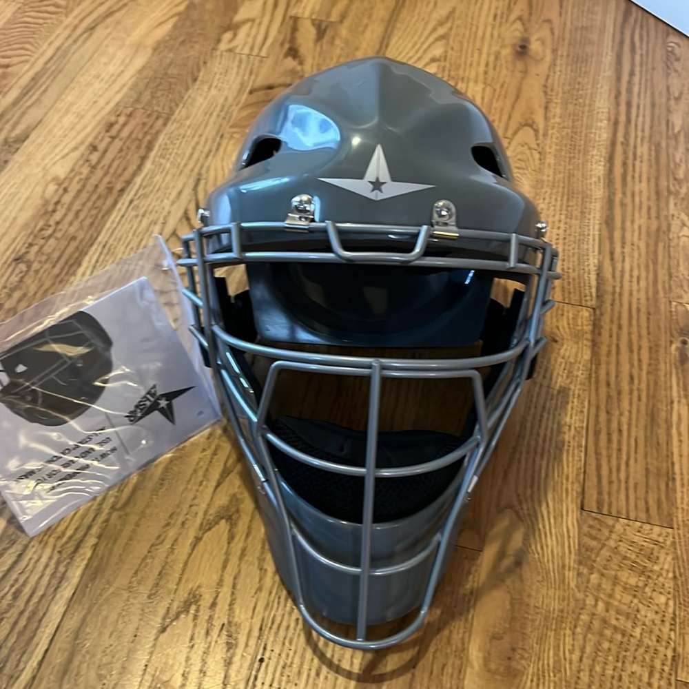 Catchers helmet Top Star Series MVP3. Brand new with tags! MVP3-L size 7-7 1/2.
